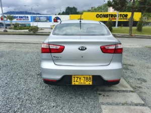 Kia Rio R 2017 Plateado Manizales