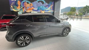 Nissan Kicks 2023 Gris Cali
