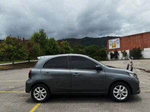 Nissan March 2022 Gris Bogotá