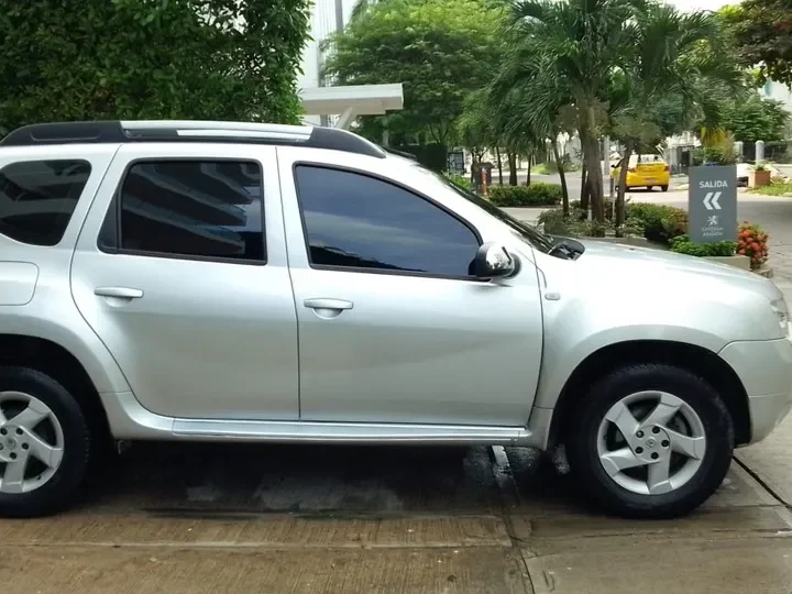 Se vende Renault Duster 2.0 Dynamique 2013 Plateado3