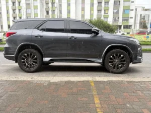 Toyota Fortuner 2017 Plateado Pasto