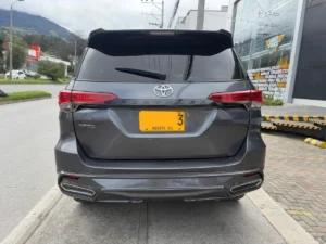 Toyota Fortuner 2017 Plateado Pasto