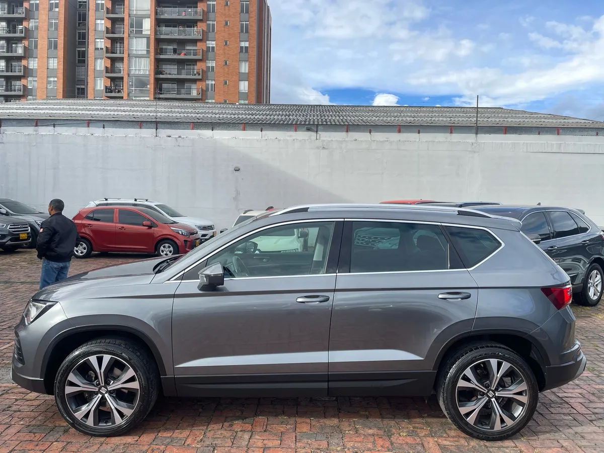 Seat Ateca 2023 Gris Bogotá