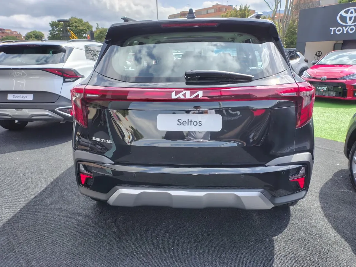 Kia Seltos Zenith 2026 Negro Bogotá