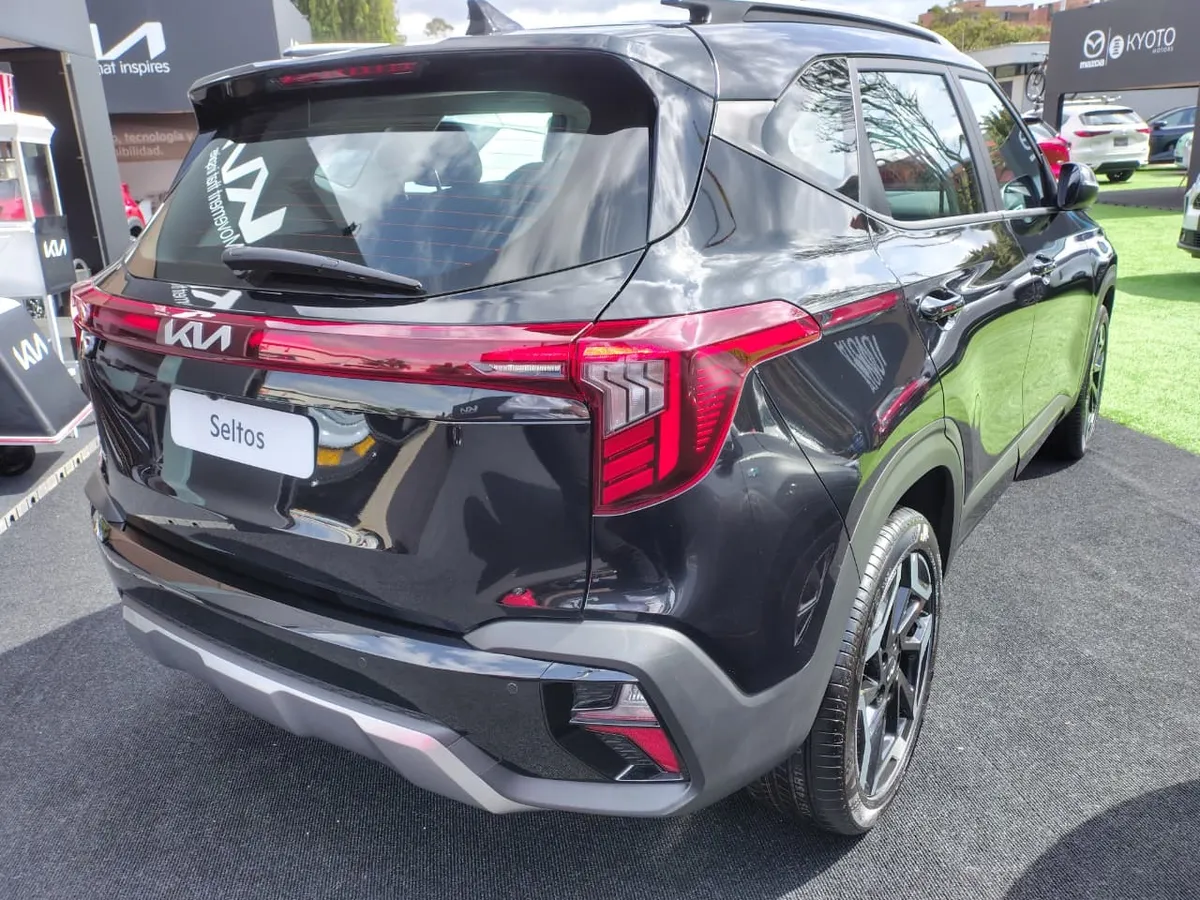 Kia Seltos Zenith 2026 Negro Bogotá