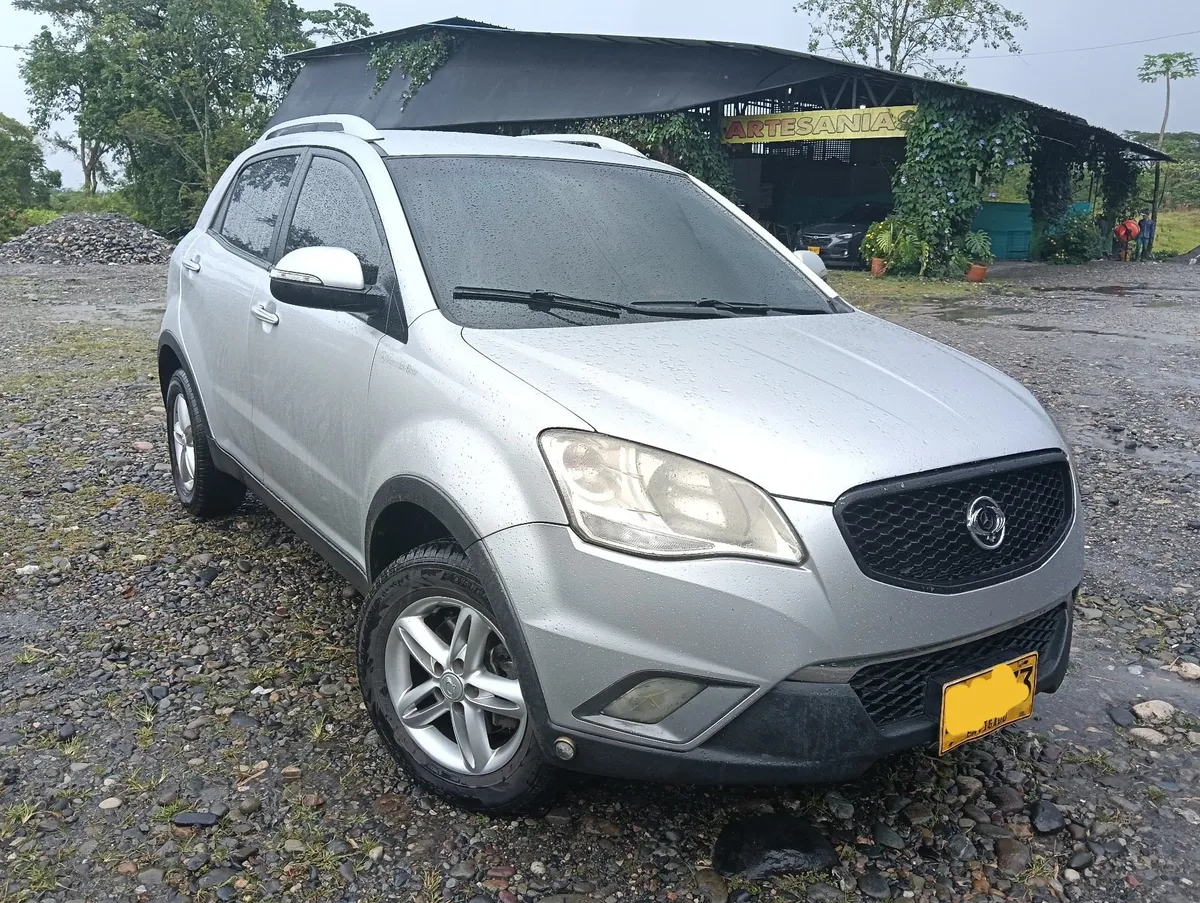 SsangYong Korando 2012 Gris Acacías