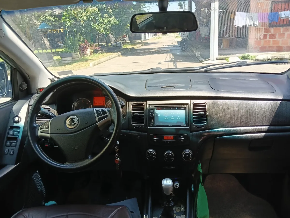 SsangYong Korando 2012 Gris Acacías