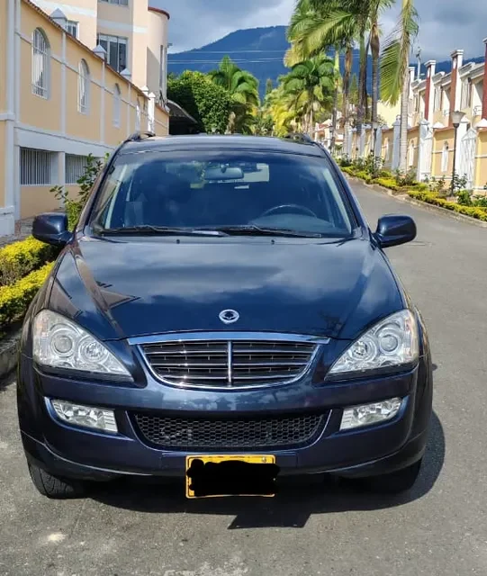 SsangYong Kyron 2011 gris1