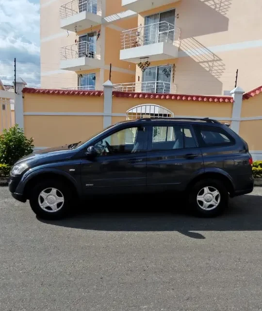 SsangYong Kyron 2011 gris3