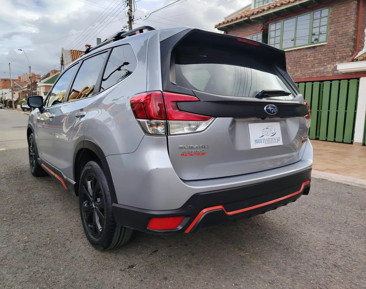 Subaru Forester 2023 Gris Tunja