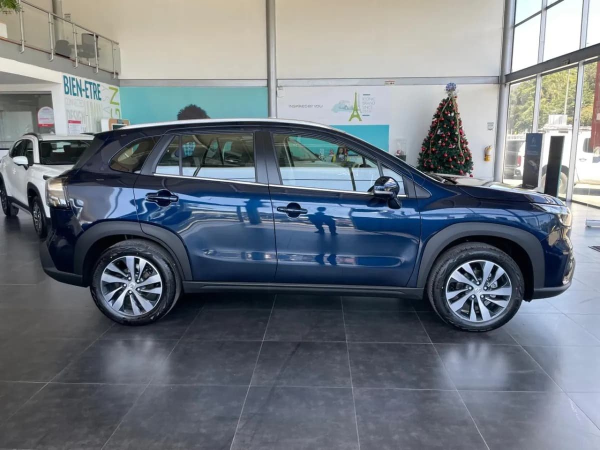 Suzuki Modelo S-Cross Hibrida 2025 Azul
