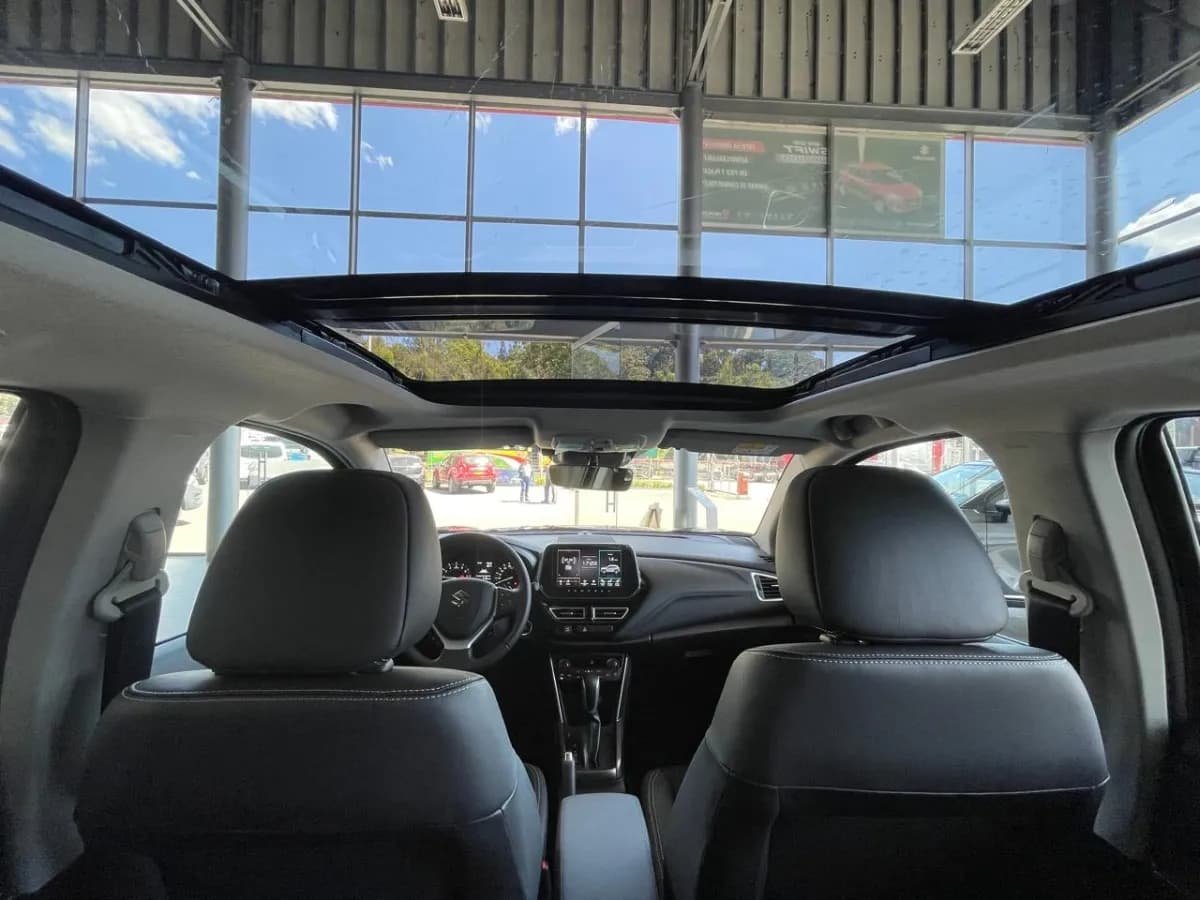 Suzuki Modelo S-Cross Hibrida 2025 Azul
