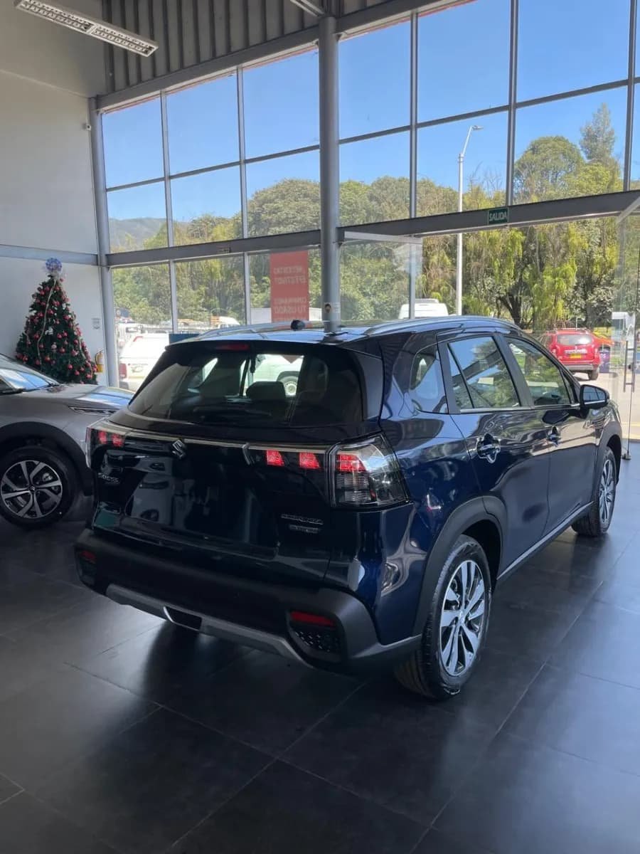 Suzuki Modelo S-Cross Hibrida 2025 Azul