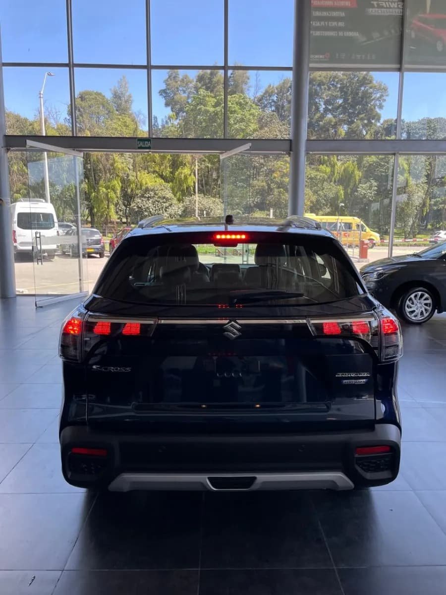 Suzuki Modelo S-Cross Hibrida 2025 Azul