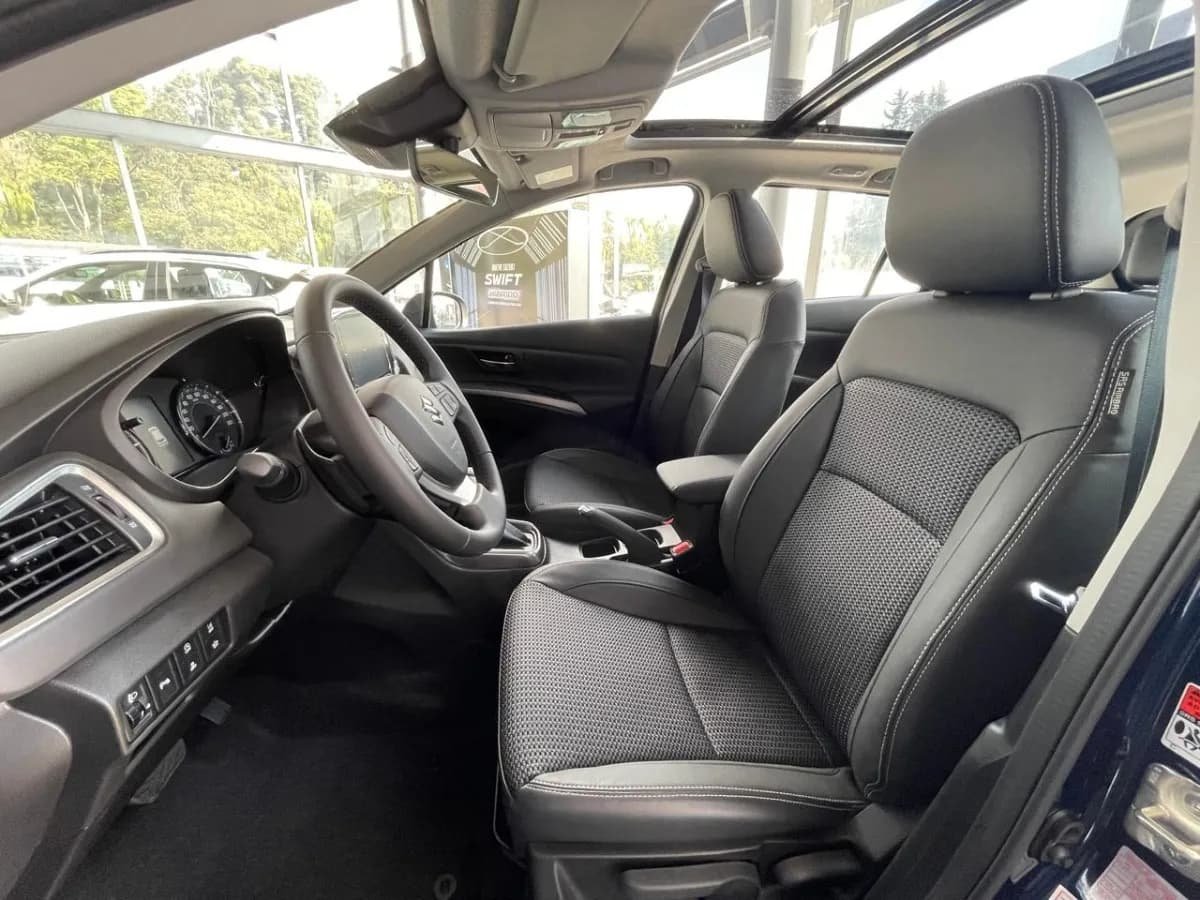 Suzuki Modelo S-Cross Hibrida 2025 Azul