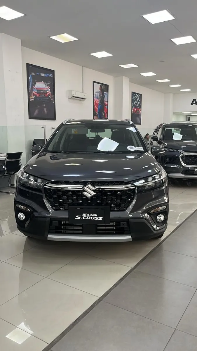 Suzuki S-Cross 2026 Gris Medellín