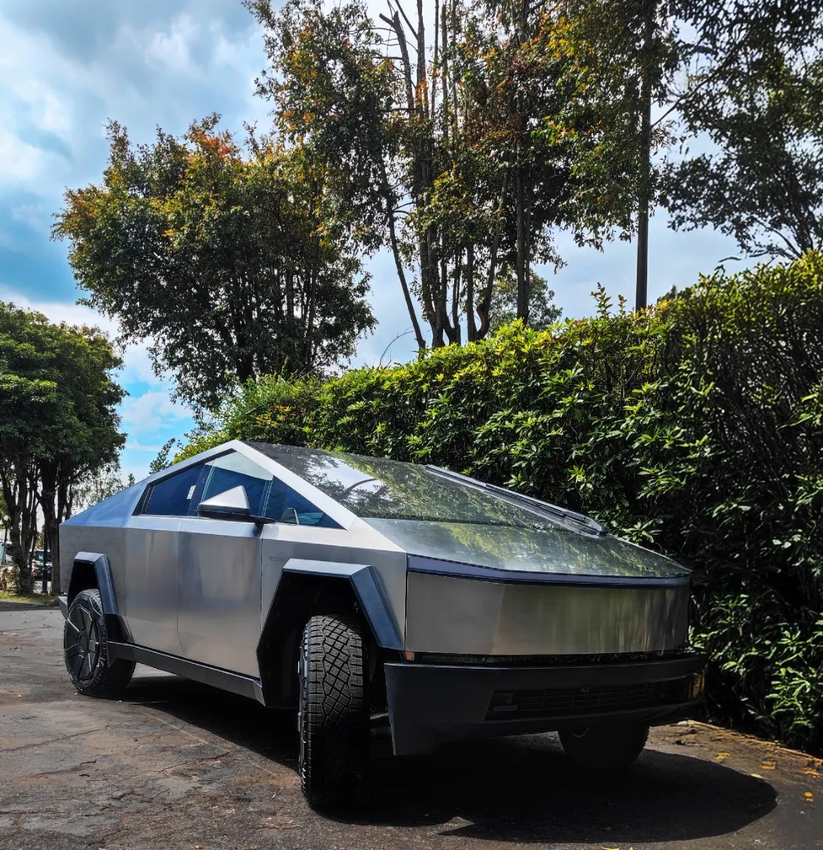 Tesla Cybertruck 2024 Plateado Bogotá