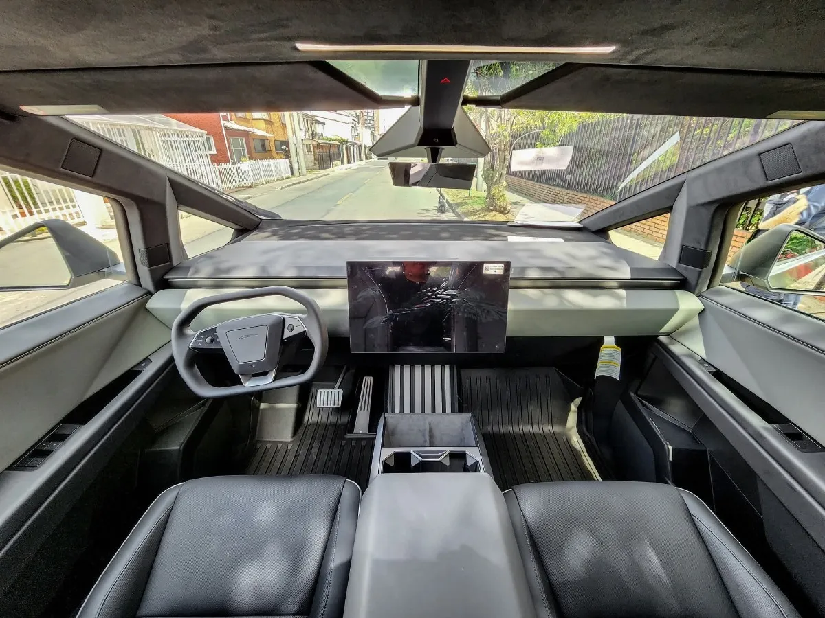 Tesla Cybertruck 2024 Plateado Bogotá
