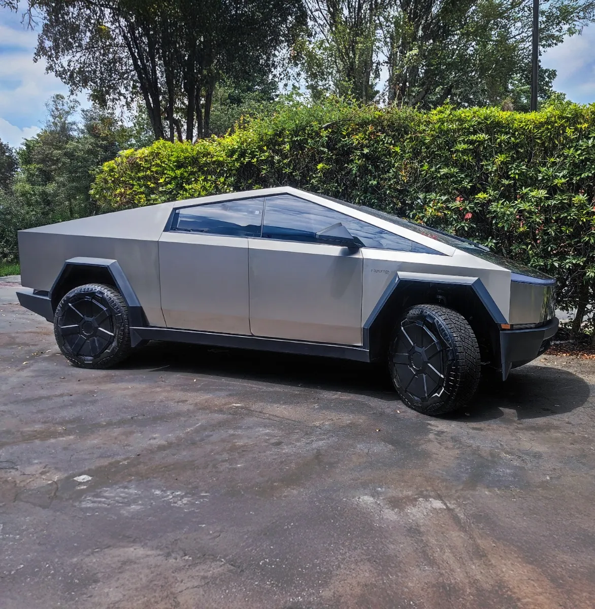 Tesla Cybertruck 2024 Plateado Bogotá