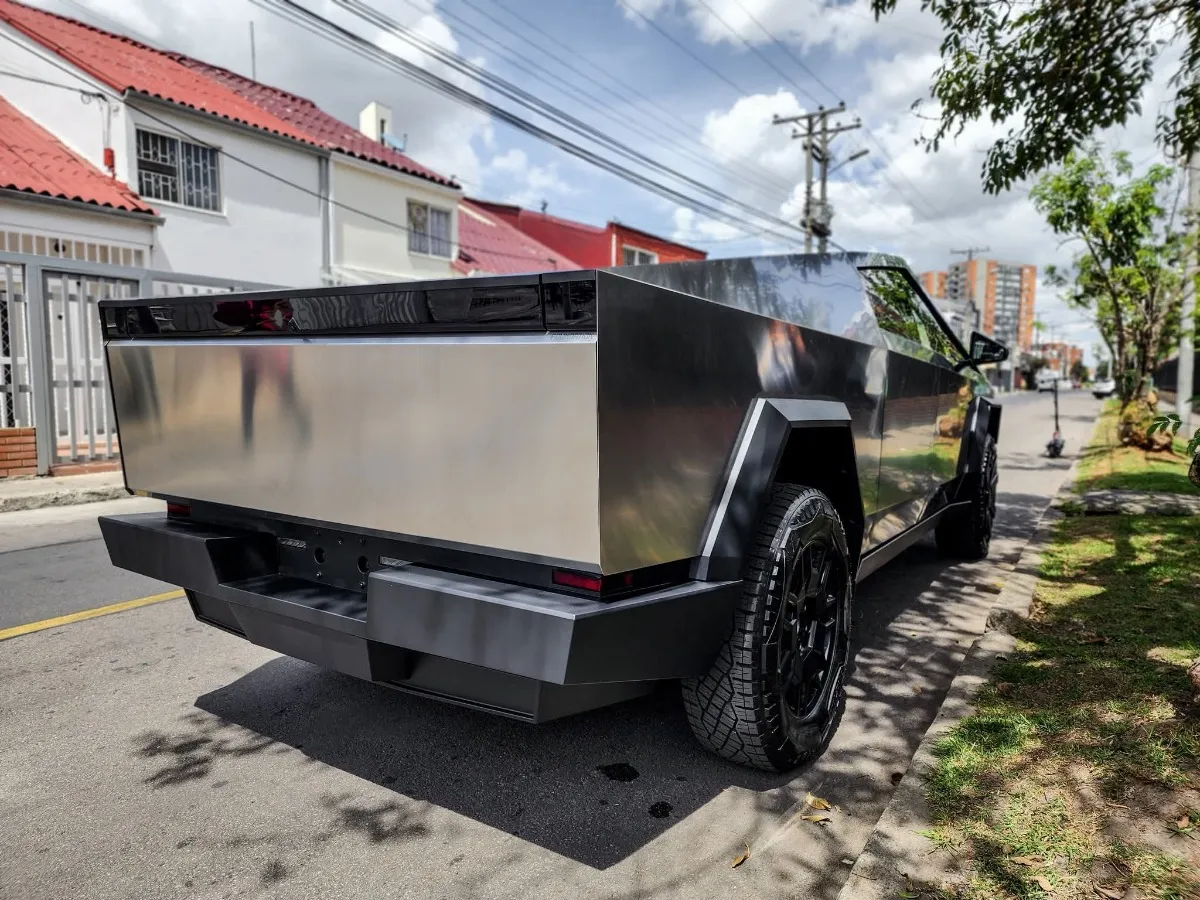 Tesla Cybertruck 2024 Plateado Bogotá