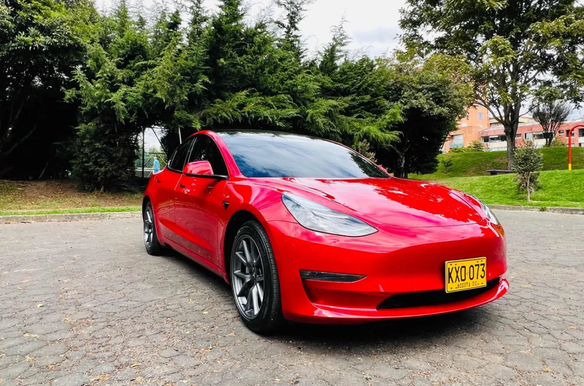 Tesla Model 3 2022 Rojo Bogotá