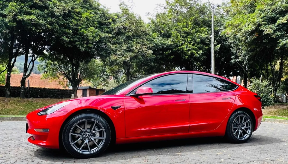 Tesla Model 3 2022 Rojo Bogotá