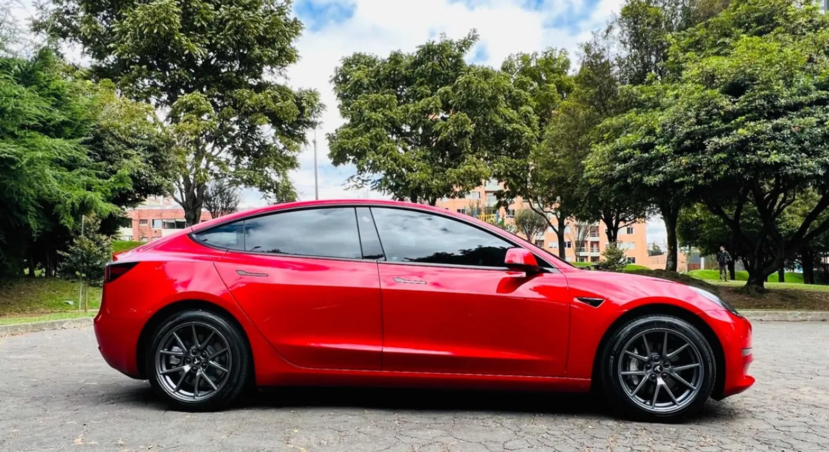 Tesla Model 3 2022 Rojo Bogotá