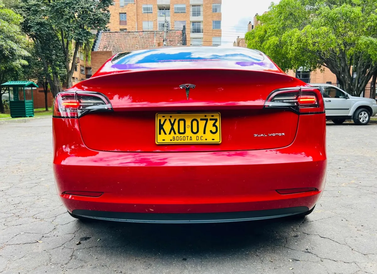 Tesla Model 3 2022 Rojo Bogotá