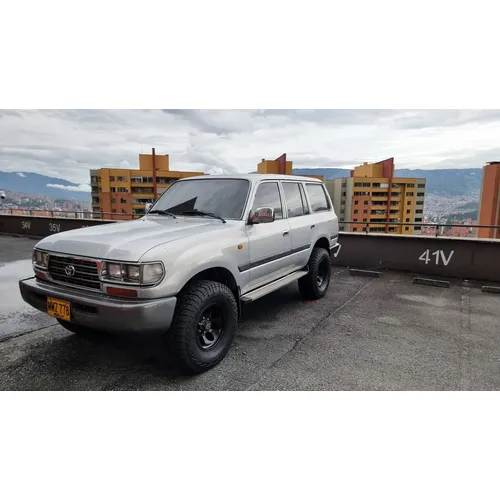 Toyota Land Cruiser Autana LX 2004 Plateado Medellín