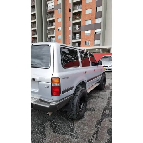 Toyota Land Cruiser Autana LX 2004 Plateado Medellín