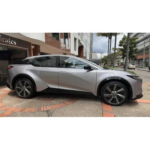 Toyota bZ 5 2025 Gris Bogotá