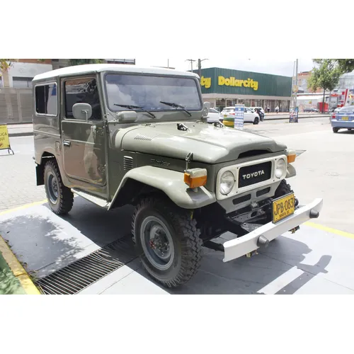 Toyota Land Cruiser FJ-40 1980 Verde Bogotá