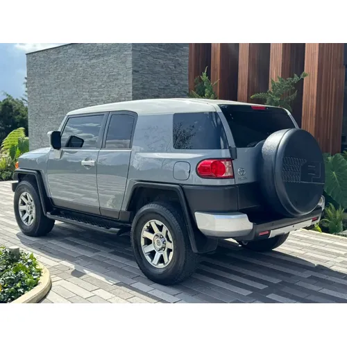 Toyota Fj Cruiser 2022 Gris Retiro