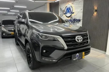 Toyota Fortuner 2.4 Diésel Sr