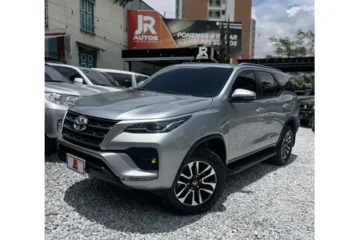 Toyota Fortuner 2.4 Diésel Sr 4X2