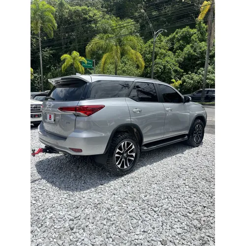Toyota Fortuner 2024 Plateado Medellín
