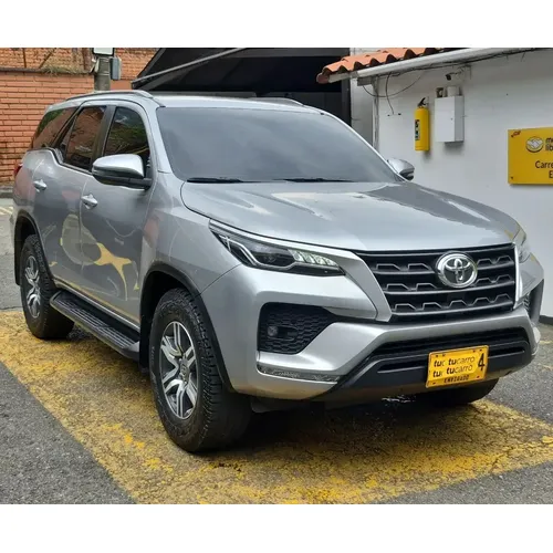 Toyota Fortuner SR 2023 Plateado Medellín
