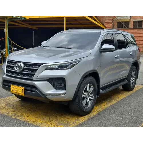 Toyota Fortuner SR 2023 Plateado Medellín