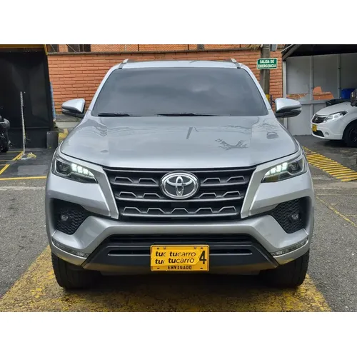Toyota Fortuner SR 2023 Plateado Medellín