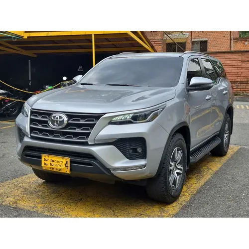 Toyota Fortuner SR 2023 Plateado Medellín