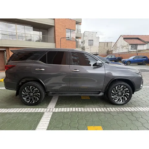 Toyota Fortuner 2022 Plateado Bogotá