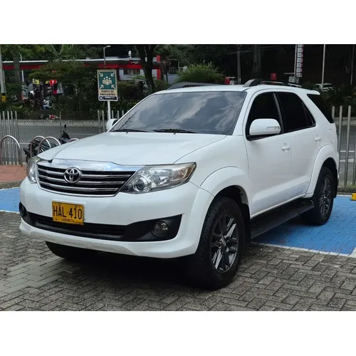 Toyota Fortuner SR5 2014 Blanco Medellín