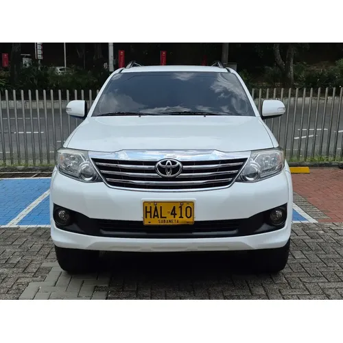 Toyota Fortuner SR5 2014 Blanco Medellín