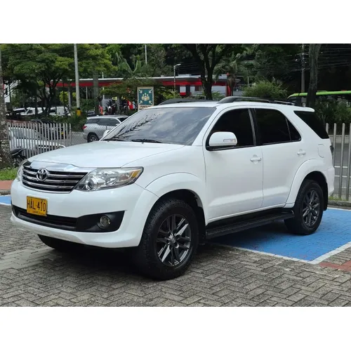 Toyota Fortuner SR5 2014 Blanco Medellín