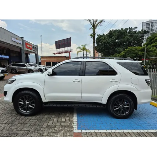 Toyota Fortuner SR5 2014 Blanco Medellín