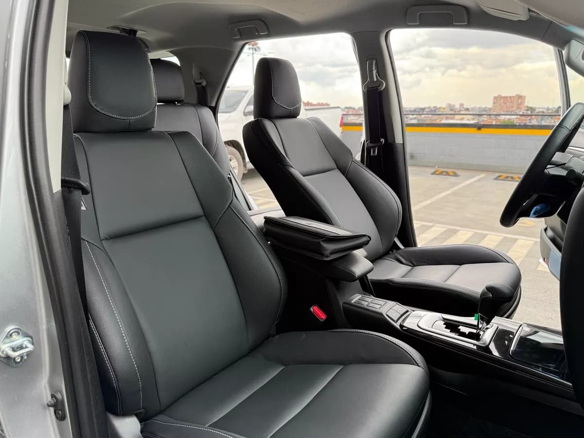 Toyota Fortuner 2.8 Diesel Sr 4X2 At 2025 Plateado