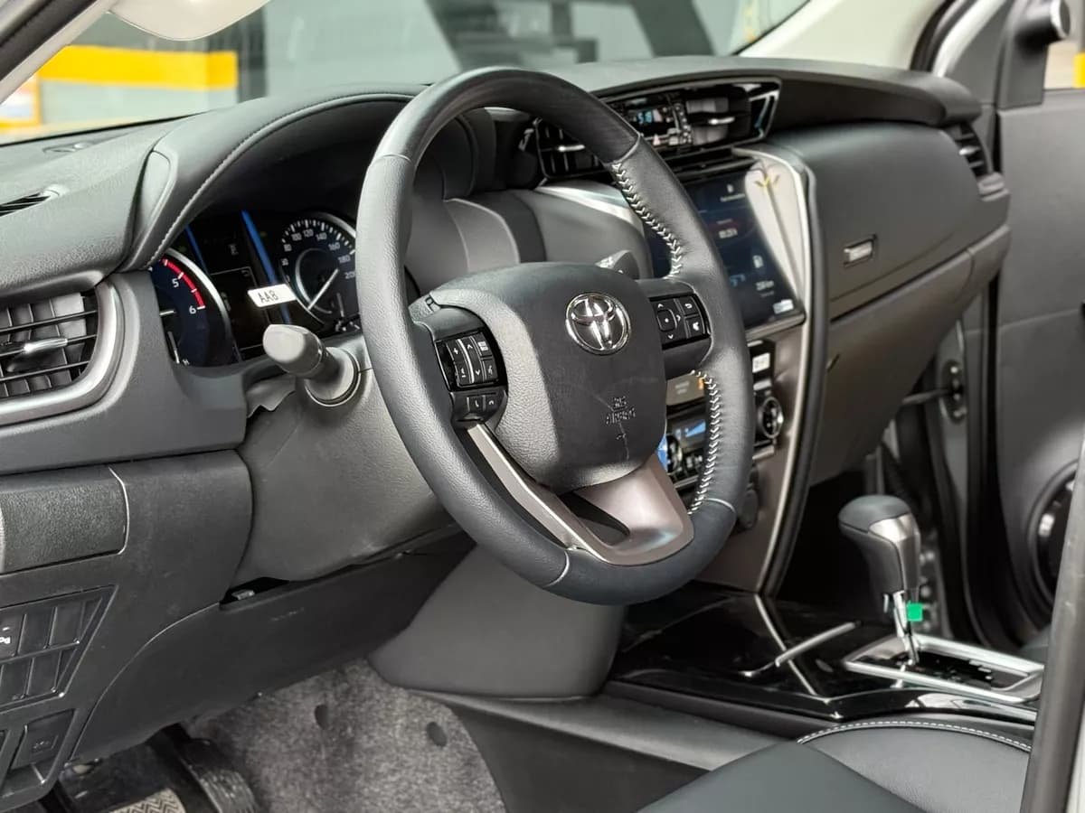 Toyota Fortuner 2.8 Diesel Sr 4X2 At 2025 Plateado