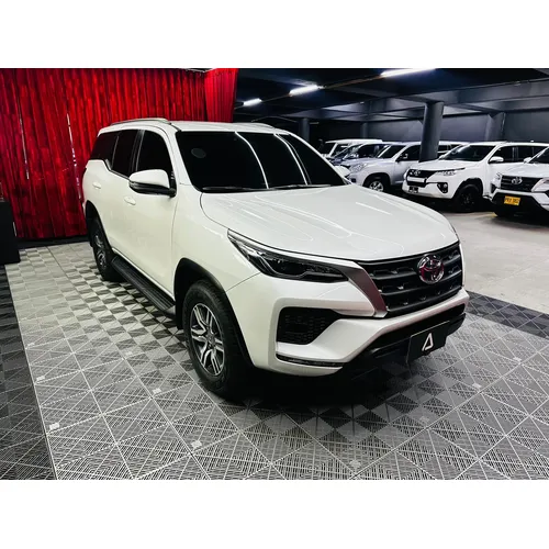 Toyota Fortuner SR 2026 Blanco Medellín