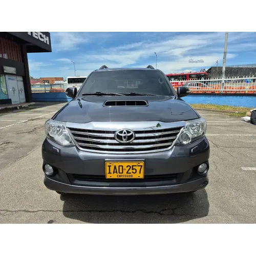 Toyota Fortuner 2015 Plateado Bogotá
