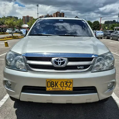 Toyota Fortuner SR5 2009 Plateado Bogotá